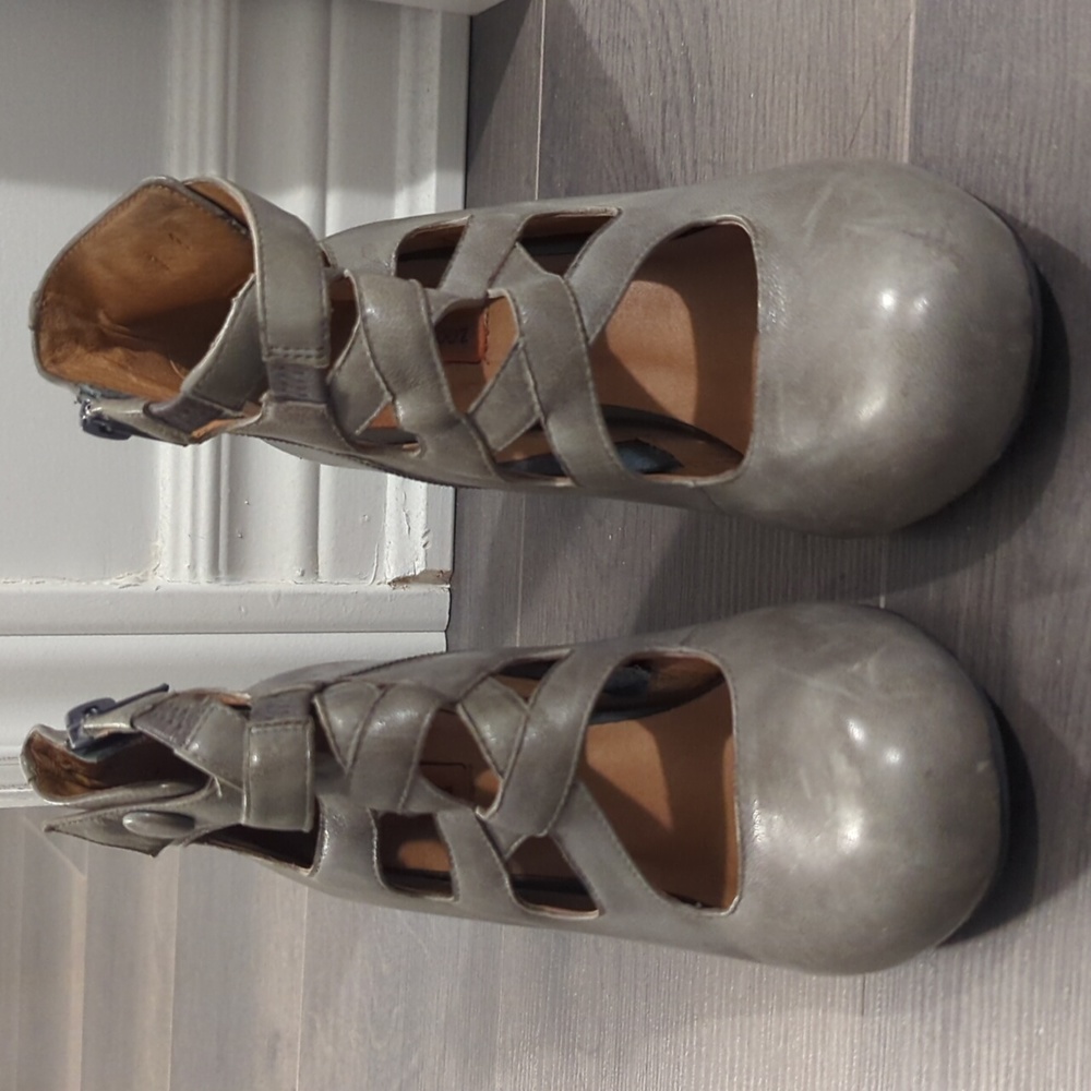 Miz Mooz grey size 8 leather Sedona Mary Jane heels